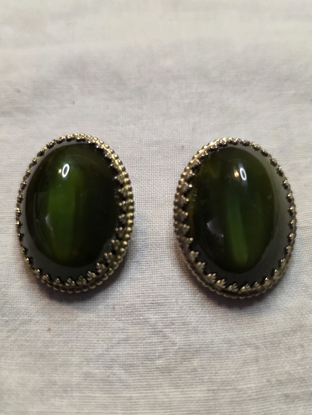 Vintage Whiting & Davis Olive Green Cat's Eye Cabochon clip-on earrings 1970's